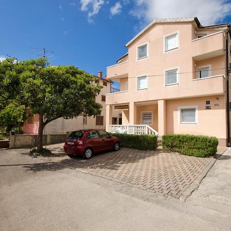 Apartments And Rooms Mladen Vodice Kültér fotó