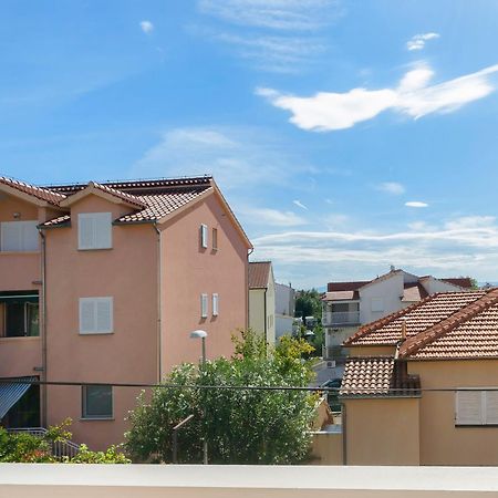 Apartments And Rooms Mladen Vodice Kültér fotó