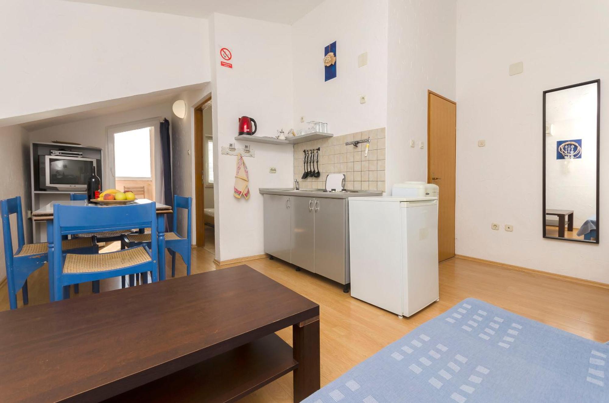 Apartments And Rooms Mladen Vodice Kültér fotó