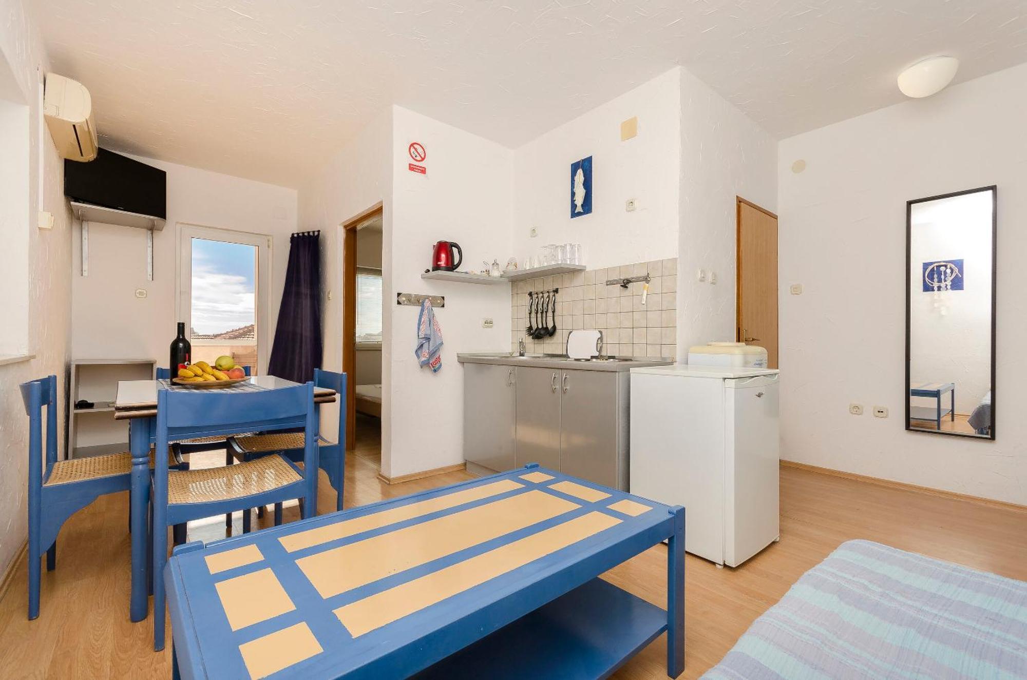 Apartments And Rooms Mladen Vodice Kültér fotó