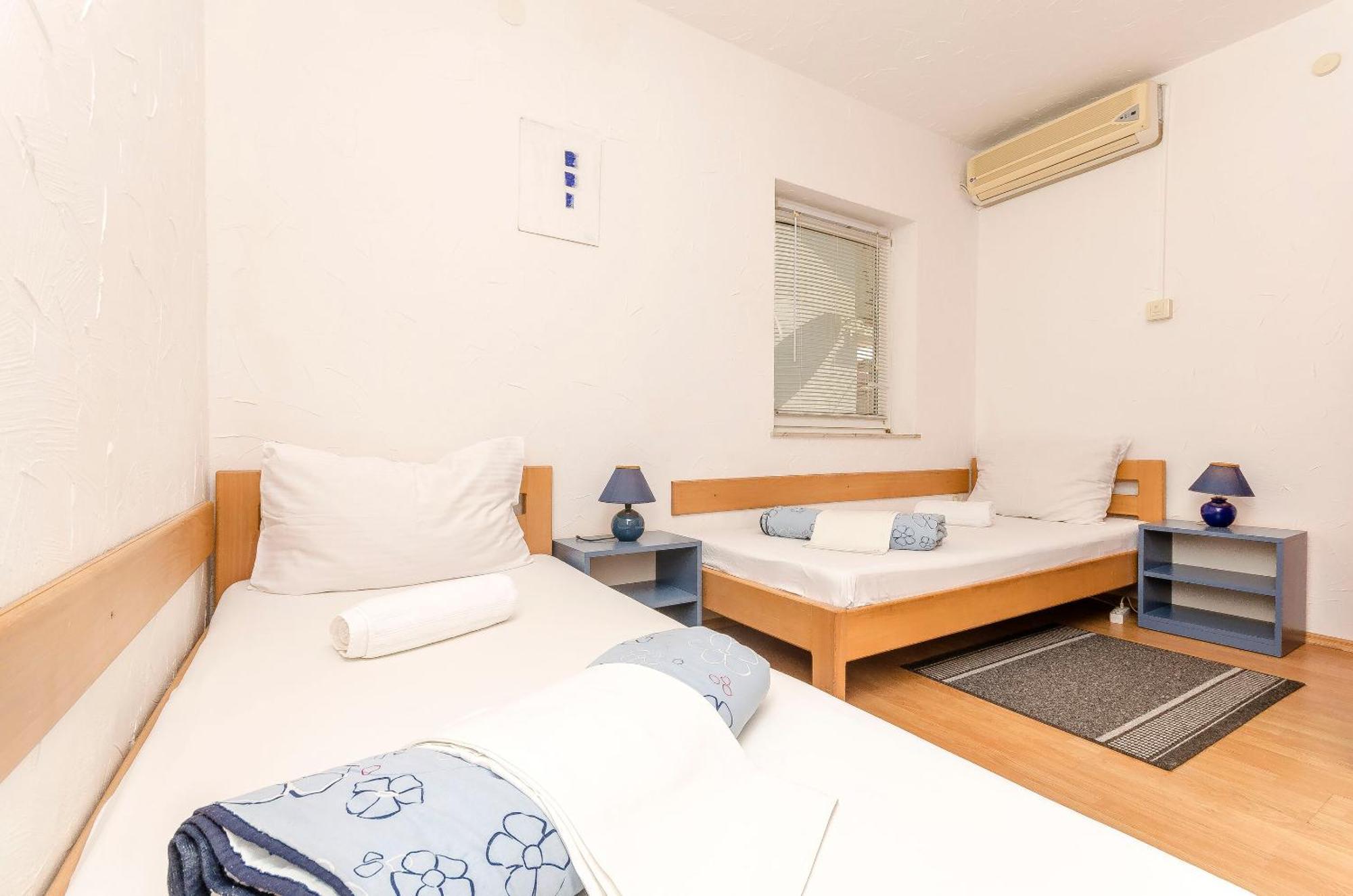 Apartments And Rooms Mladen Vodice Kültér fotó