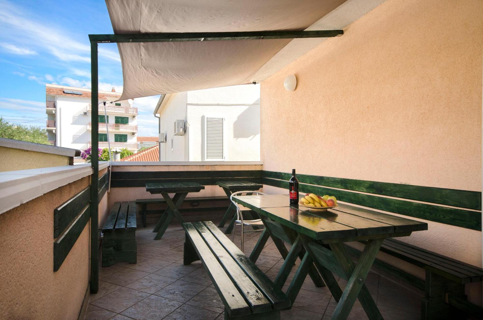 Apartments And Rooms Mladen Vodice Kültér fotó