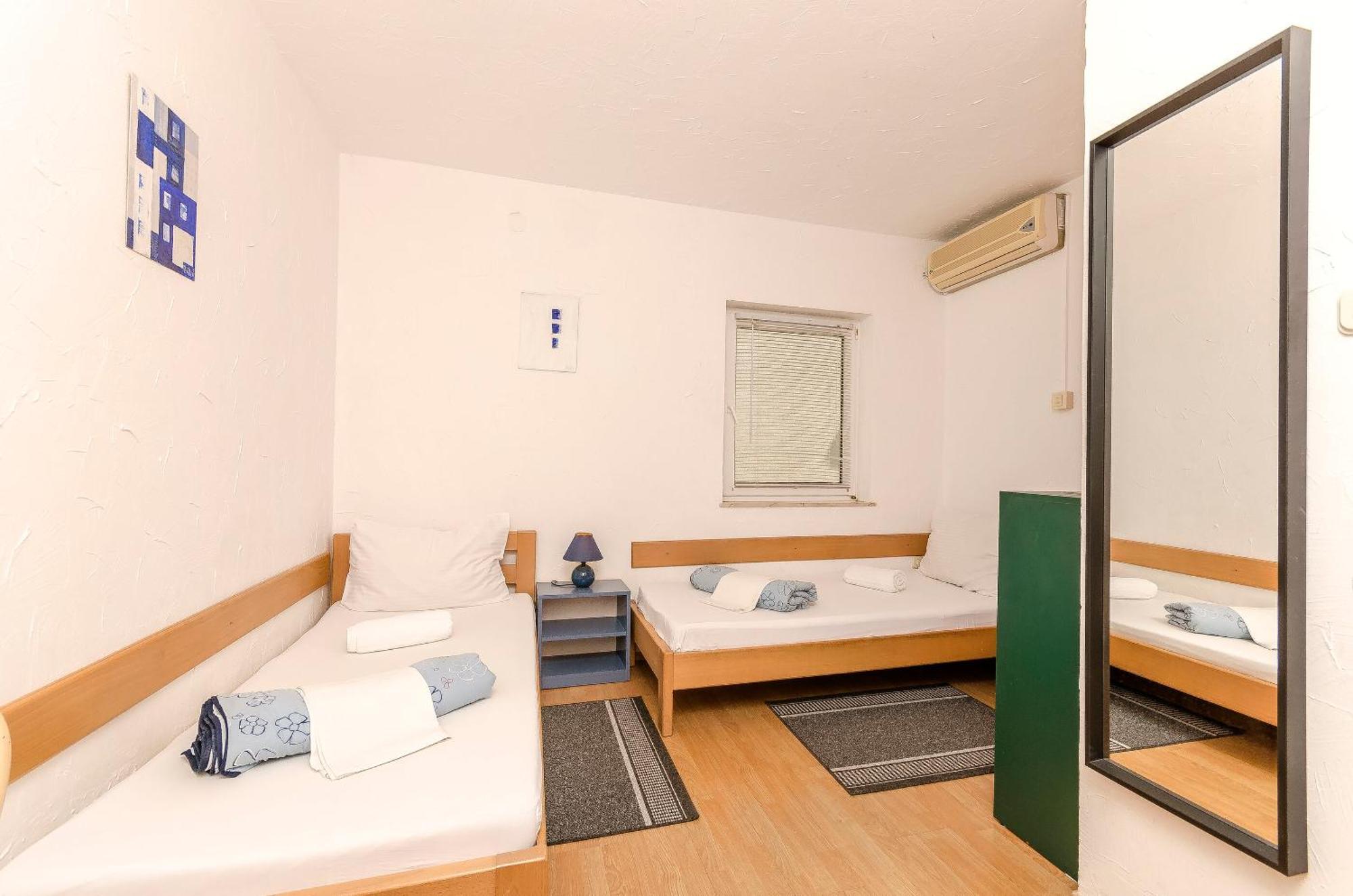 Apartments And Rooms Mladen Vodice Kültér fotó