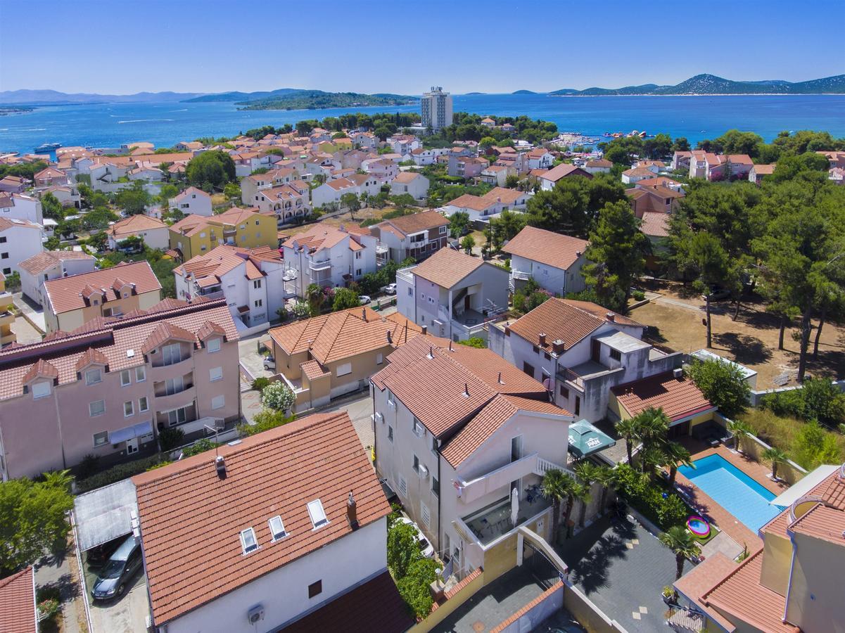 Apartments And Rooms Mladen Vodice Kültér fotó