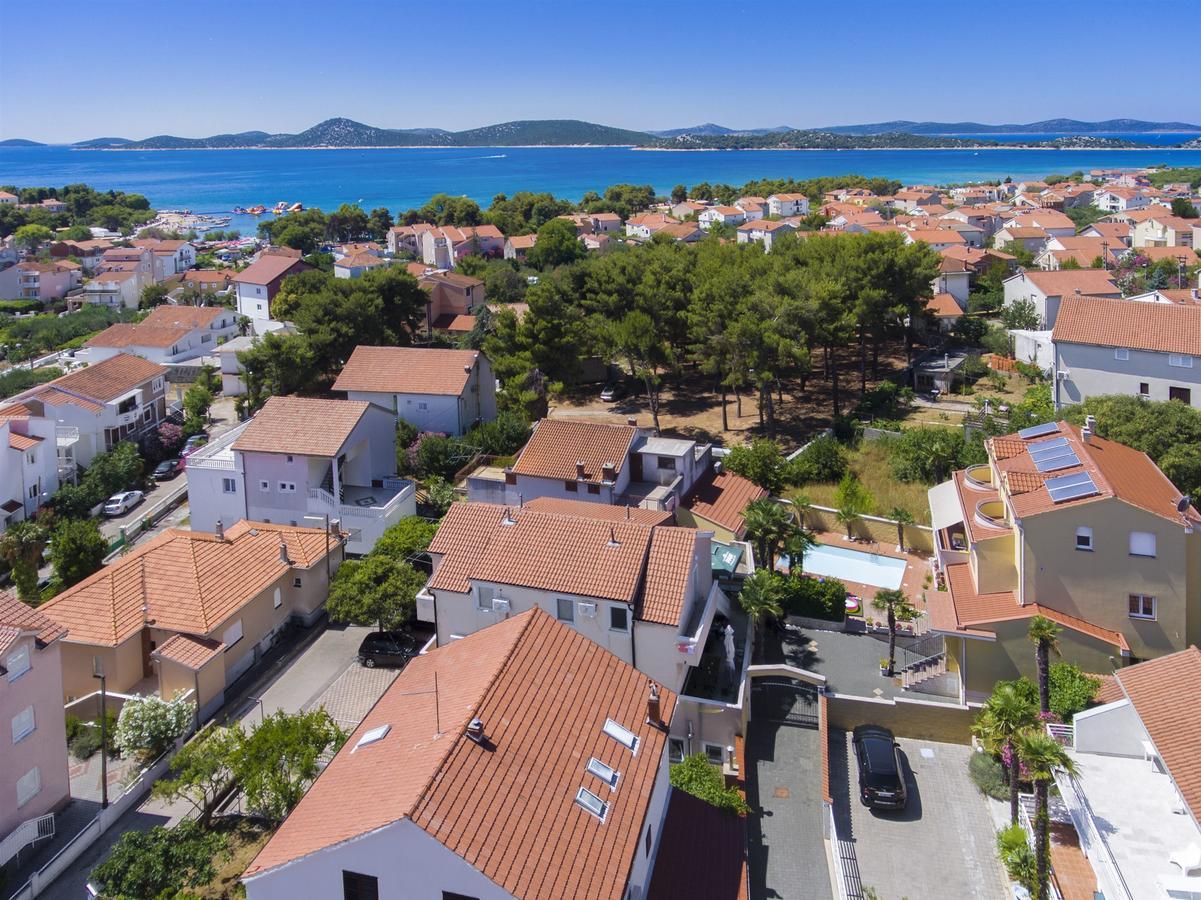Apartments And Rooms Mladen Vodice Kültér fotó